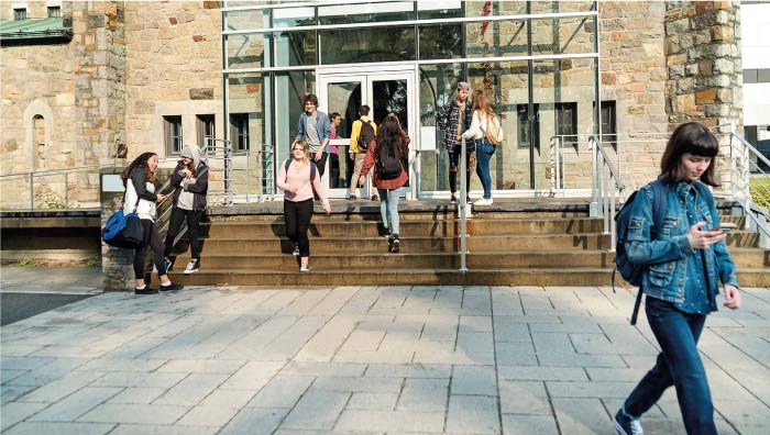 Students-walking-into-and-out-of-university-building